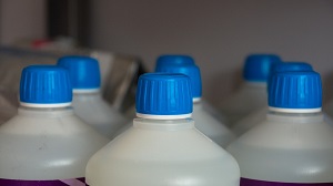 Dangerous chemicals in household cleaners heighten risk of lung damage